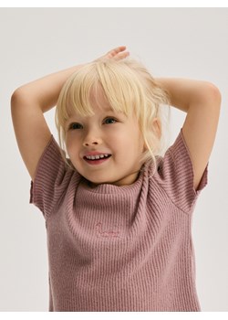 Reserved - Prążkowany t-shirt - fioletowy ze sklepu Reserved w kategorii Bluzki dziewczęce - zdjęcie 177582540