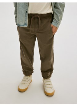 Reserved - Joggery z efektem sprania - brązowy ze sklepu Reserved w kategorii Spodnie chłopięce - zdjęcie 177585230