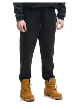 Cropp - Czarne dresowe joggery regular - czarny ze sklepu Cropp w kategorii Spodnie męskie - zdjęcie 177588723