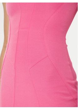 Versace Jeans Couture Sukienka koktajlowa 78HAO913 N0356 Różowy Regular Fit ze sklepu MODIVO w kategorii Sukienki - zdjęcie 177597181
