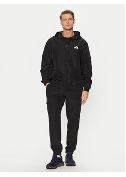 adidas Dres Sportswear Woven Cargo JI8888 Czarny Regular Fit ze sklepu MODIVO w kategorii Dresy męskie - zdjęcie 177610630