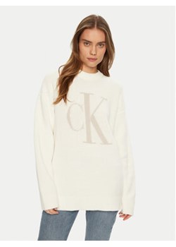 Calvin Klein Jeans Sweter Intrasia J20J224799 Écru Relaxed Fit ze sklepu MODIVO w kategorii Swetry damskie - zdjęcie 177612310