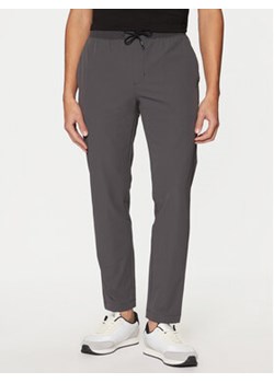 Calvin Klein Joggery K10K113809 Szary Slim Fit ze sklepu MODIVO w kategorii Spodnie męskie - zdjęcie 177616553