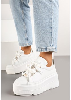 Białe Sneakersy Vices na Płaskiej Podeszwie z Metalicznymi Ozdobami i Sznurowaniem Neladith ze sklepu renee.pl w kategorii Buty sportowe damskie - zdjęcie 177655442