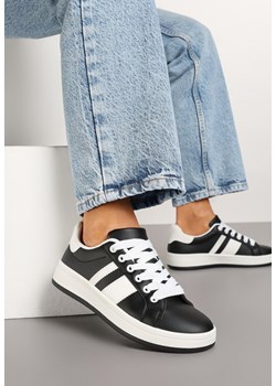 Czarne Sneakersy na Płaskiej Podeszwie Ozdobione Paskami Ravesi ze sklepu born2be.pl w kategorii Buty sportowe damskie - zdjęcie 177656224