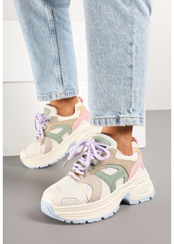 Jasnobeżowe Sneakersy na Grubej Tłoczonej Podeszwie z Geometrycznym Motywem Soloria ze sklepu born2be.pl w kategorii Buty sportowe damskie - zdjęcie 177656374