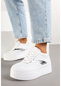 Biało-Srebrne Sneakersy Vices na Grubej Podeszwie Ozdobione Metaliczną Wstawką Nelarwyn ze sklepu born2be.pl w kategorii Buty sportowe damskie - zdjęcie 177658443