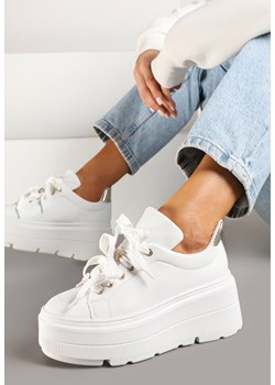 Białe Płaskie Sznurowane Sneakersy Vices Ozdobione Metalicznymi Wstawkami Nelaviraen ze sklepu born2be.pl w kategorii Buty sportowe damskie - zdjęcie 177658491