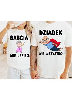 ZESTAW KOSZULEK DLA BABCI I DZIADKA - DZIADEK WIE WSZYSTKO - BABCIA WIE LEPIEJ KOLOR BIAŁY ze sklepu Time For Fashion w kategorii Kubki - zdjęcie 177659981