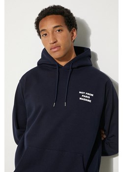 Drôle de Monsieur bluza bawełniana Le Hoodie Slogan męska kolor granatowy z kapturem z nadrukiem PERM-HO162-CO127-NY ze sklepu ANSWEAR.com w kategorii Bluzy męskie - zdjęcie 177730924