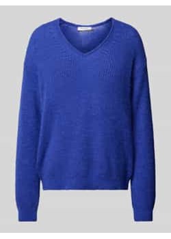 Sweter z wełny z dekoltem w serek ze sklepu Peek&Cloppenburg  w kategorii Swetry damskie - zdjęcie 177817172
