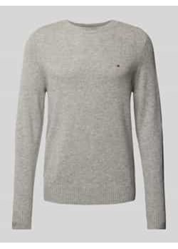Sweter wełniany z wyhaftowanym logo ze sklepu Peek&Cloppenburg  w kategorii Swetry męskie - zdjęcie 177829001