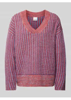 Sweter z dzianiny z zaokrąglonym dekoltem w serek model ‘NOVO’ ze sklepu Peek&Cloppenburg  w kategorii Swetry damskie - zdjęcie 177835071