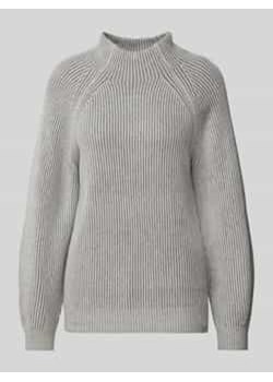Sweter z dzianiny o luźnym kroju z prążkowanym wzorem ze sklepu Peek&Cloppenburg  w kategorii Swetry damskie - zdjęcie 177838844