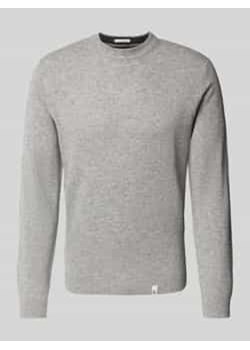 Sweter z dzianiny z detalami z logo ze sklepu Peek&Cloppenburg  w kategorii Swetry męskie - zdjęcie 177840712