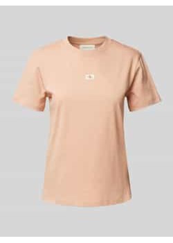 T-shirt o kroju regular fit z naszywką z logo ze sklepu Peek&Cloppenburg  w kategorii Bluzki damskie - zdjęcie 177840784