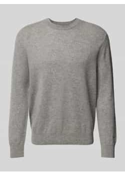 Sweter z dzianiny z kaszmiru z okrągłym dekoltem ze sklepu Peek&Cloppenburg  w kategorii Swetry męskie - zdjęcie 177857104
