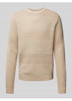 Sweter z dzianiny z fakturowanym wzorem model ‘HUGO’ ze sklepu Peek&Cloppenburg  w kategorii Swetry męskie - zdjęcie 177857150