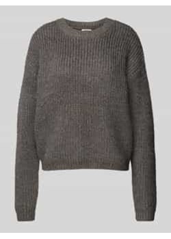Sweter z dzianiny z okrągłym dekoltem model ‘KAIA’ ze sklepu Peek&Cloppenburg  w kategorii Swetry damskie - zdjęcie 177859403