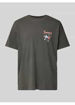 T-shirt o kroju relaxed fit z wyhaftowanym logo model ‘NOVELTY’ - id: 1254779 - marki Tommy Jeans - 177861450 T-shirt o kroju relaxed fit z wyhaftowanym logo model ‘NOVELTY’ ze sklepu Peek&Cloppenburg w kategorii T-shirty męskie - zdjęcie 177861450