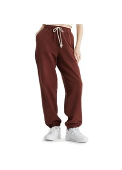 Spodnie New Balance WP41513ROK - brązowe ze sklepu streetstyle24.pl w kategorii Spodnie damskie - zdjęcie 177862403