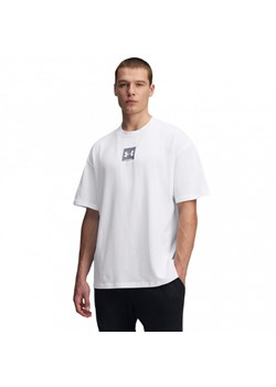 Męski t-shirt z nadrukiem Under Armour UA M Hw Os Sm Box Ss - biały ze sklepu Sportstylestory.com w kategorii T-shirty męskie - zdjęcie 177894851