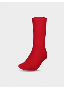 Damskie skarpetki casual Outhorn OTHWAW24USOCF370 - czerwone ze sklepu Sportstylestory.com w kategorii Skarpetki damskie - zdjęcie 177895054