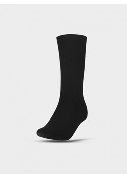 Damskie skarpetki casual Outhorn OTHWAW24USOCF370 - czarne ze sklepu Sportstylestory.com w kategorii Skarpetki damskie - zdjęcie 177895060