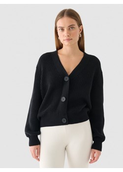 Damski sweter kardigan Outhorn OTHWAW24TSWEF132 - czarny ze sklepu Sportstylestory.com w kategorii Swetry damskie - zdjęcie 177895163