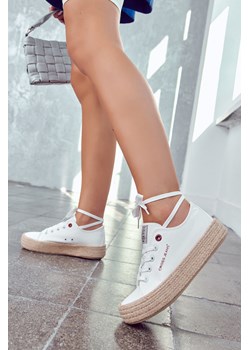 Buty Sportowe Espadryle Na Platformie Białe Cross Jeans JJ2R4005C ze sklepu ZAZOO w kategorii Trampki damskie - zdjęcie 177936593