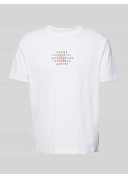 T-shirt z wyhaftowanym logo model ‘NYC STAMP’ ze sklepu Peek&Cloppenburg  w kategorii T-shirty męskie - zdjęcie 177943090