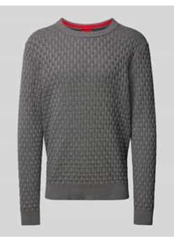 Sweter z dzianiny z fakturowanym wzorem model ‘Stubon’ ze sklepu Peek&Cloppenburg  w kategorii Swetry męskie - zdjęcie 177950593