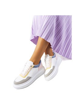 Białe sneakersy damskie Selma Blue ze sklepu ButyModne.pl w kategorii Buty sportowe damskie - zdjęcie 177967704