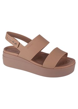 Sandały Crocs Brooklyn Low Wedge 206453-2EL beżowy ze sklepu ButyModne.pl w kategorii Sandały damskie - zdjęcie 177971374