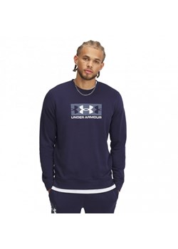 Męska bluza dresowa nierozpinana bez kaptura Under Armour UA Rival Terry Logo Crew - granatowa ze sklepu Sportstylestory.com w kategorii Bluzy męskie - zdjęcie 178048902