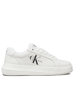 Buty Calvin Klein Jeans Chunky Cupsole Monologo YW0YW00823-YBR - białe ze sklepu streetstyle24.pl w kategorii Buty sportowe damskie - zdjęcie 178114213