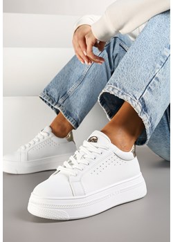 Biało-Złote Sneakersy Vices na Platformie Ozdobione Napisem i Perforacją Nonaritha ze sklepu renee.pl w kategorii Buty sportowe damskie - zdjęcie 178115324