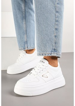 Białe Sneakersy Vices na Grubej Podeszwie z Geometryczną Ozdobą i Perforacją Karvesa ze sklepu born2be.pl w kategorii Buty sportowe damskie - zdjęcie 178119503
