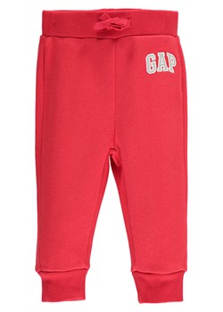 GAP Spodnie dresowe w kolorze czerwonym - id: 7667687 - marki Gap - 178138781 GAP Spodnie dresowe w kolorze czerwonym ze sklepu Limango Polska w kategorii Spodnie chłopięce - zdjęcie 178138781