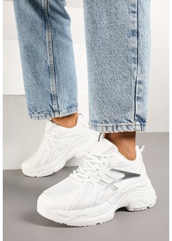 Białe Sneakersy na Grubej Podeszwie Ozdobione Tłoczeniem Camilra ze sklepu born2be.pl w kategorii Buty sportowe damskie - zdjęcie 178150463
