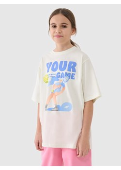 Dziewczęcy t-shirt oversize z nadrukiem 4F 4FJASAW24TTSHF2592 - biały ze sklepu Sportstylestory.com w kategorii Bluzki dziewczęce - zdjęcie 178151940