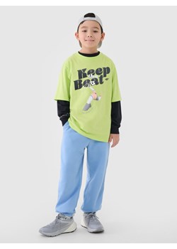 Chłopięcy t-shirt oversize z nadrukiem 4F 4FJASAW24TTSHM2596 - zielony ze sklepu Sportstylestory.com w kategorii T-shirty chłopięce - zdjęcie 178151984