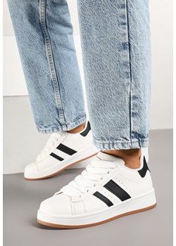 Białe Sneakersy z Ozdobnymi Naszywkami z Boku Galdexis ze sklepu born2be.pl w kategorii Buty sportowe damskie - zdjęcie 178159410