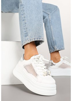 Biało-Srebrne Sneakersy na Grubej Podeszwie z Siateczką na Boku i Aplikacją z Perłami Aberla ze sklepu renee.pl w kategorii Buty sportowe damskie - zdjęcie 178159721