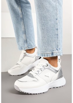 Białe Sneakersy z Trójkątną Aplikacją i Perforacją Sennevia ze sklepu born2be.pl w kategorii Buty sportowe damskie - zdjęcie 178165113