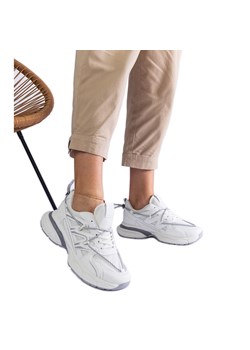Białe damskie sneakersy na masywnej podeszwie ze sklepu ButyModne.pl w kategorii Buty sportowe damskie - zdjęcie 178178091