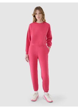 Damskie spodnie dresowe joggery 4F 4FWSS25TTROF1010 - różowe ze sklepu Sportstylestory.com w kategorii Spodnie damskie - zdjęcie 178187853