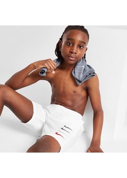 NIKE SWIM SZORTY STACKED SWOOSH SWIM WHT ze sklepu JD Sports  w kategorii Spodenki chłopięce - zdjęcie 178189421
