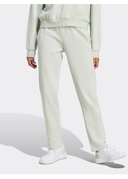 adidas Spodnie dresowe w kolorze jasnozielonym ze sklepu Limango Polska w kategorii Spodnie damskie - zdjęcie 178212403