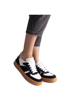 Czarne sneakersy sznurowane na platformie ze sklepu ButyModne.pl w kategorii Buty sportowe damskie - zdjęcie 178226921